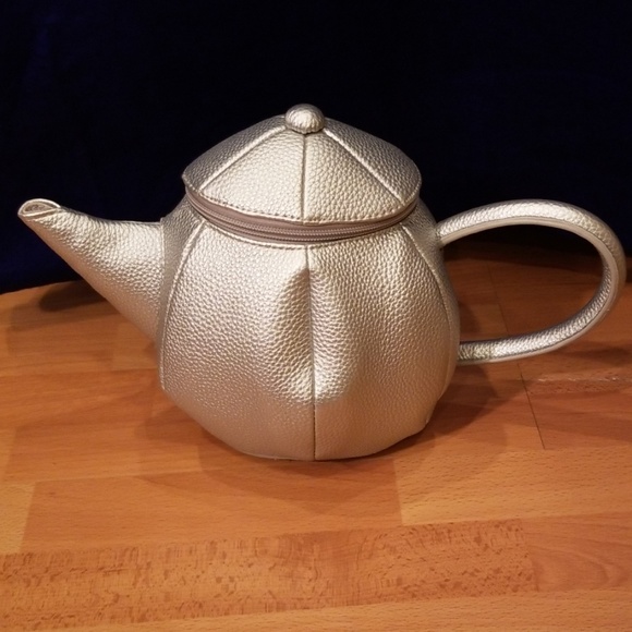 Metallic Silver Teapot Clutch - Picture 3 of 4